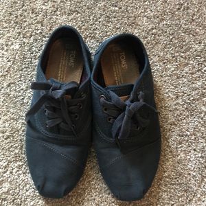 Lace up TOMS